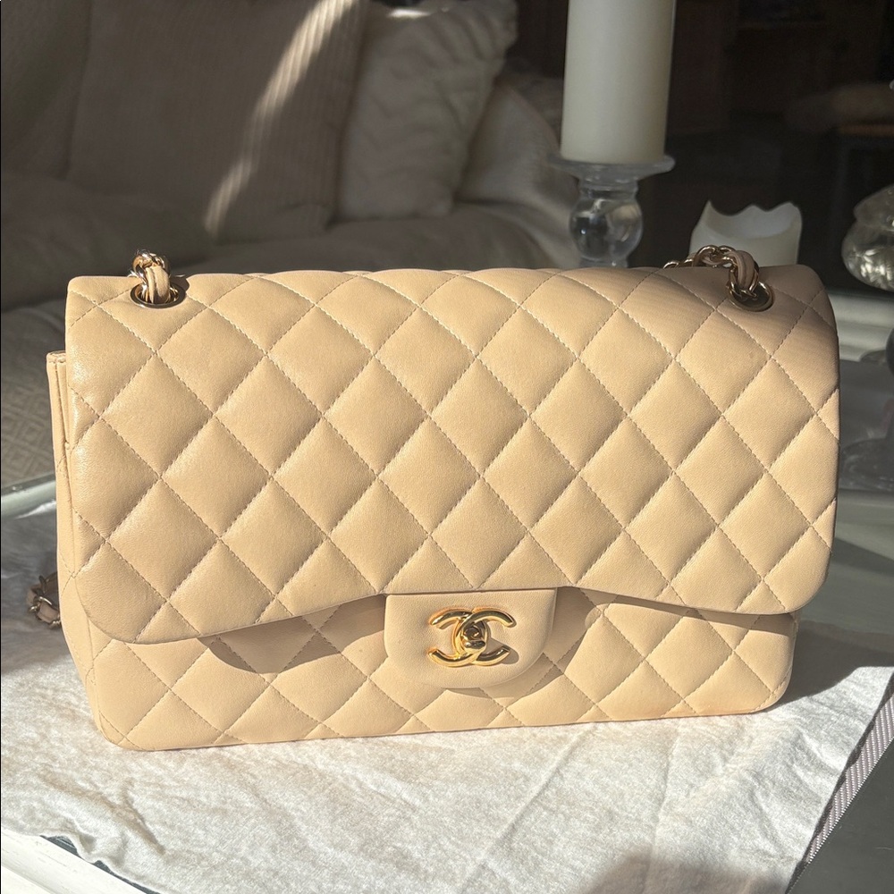 Authentic Chanel jumbo double flap. Beige and Gold lambskin leather.